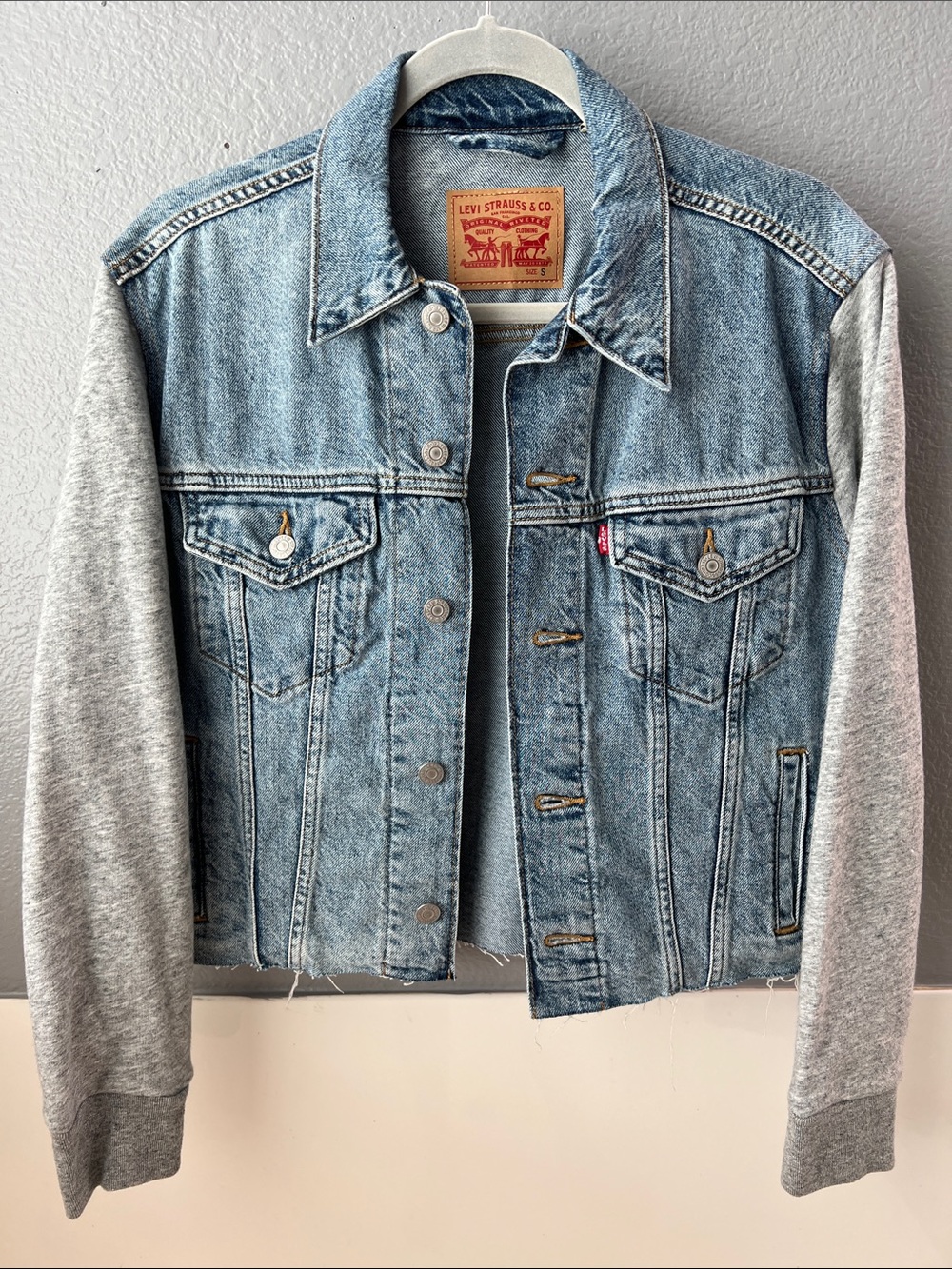 NWOT Levi's Light Blue Denim Jacket with Gray Sleeves